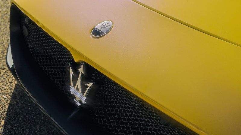 D3 Maserati МС 20. Племінник Батиного Кента?