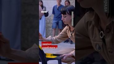 Він малює без пензлика. І те, що чоловік тепер не може ходити, не заважає йому творити #shorts