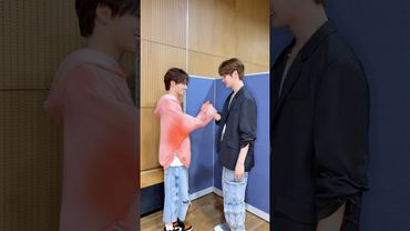 Funky Town 🦊 👏 🐶 #idntt #아이덴티티 #アイデンティティ #unevermet #김희주 #kimheeju #남지운 #namjiwoon