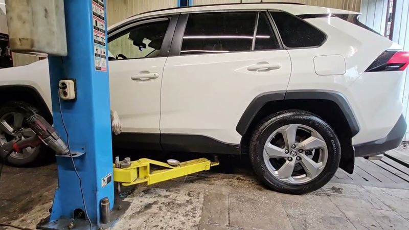 Тойота RAV4 2020 Мнение владельца. Проехал 180 тыс за 5,5 лет. Что стало с машиной?