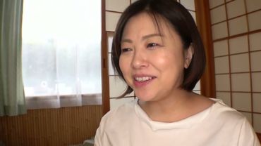 与大胸J杯46岁熟女人妻溫泉約會 - 寺島志保 | 佳代