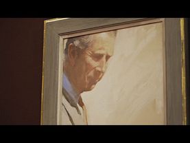 Король Чарльз открывает выставку картин о своих путешествиях