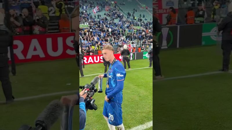 Cole Palmer’s trophy reveal 🤣