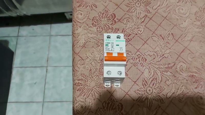 Солнечные панели или ветрогенератор. Выбор очевиден.