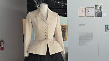На выставке Christian Dior в Нью-Йорке показывают наряды всех креативных директоров дома
