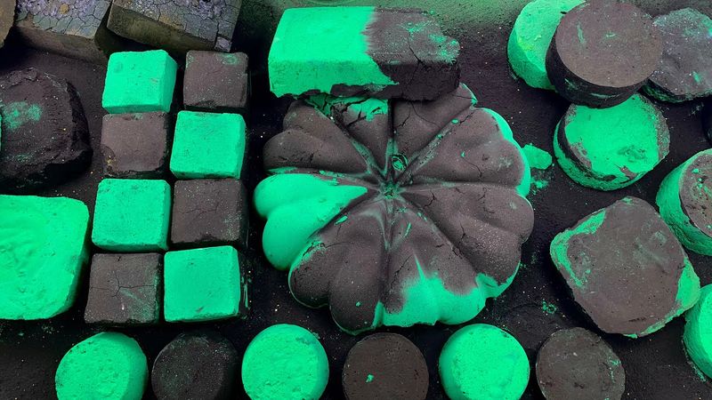 SHOCKING Dusty Powdery Beauty of BLACK and GREEN Pigment Chalk Crush Soothing Rrlaxing For Sleeping