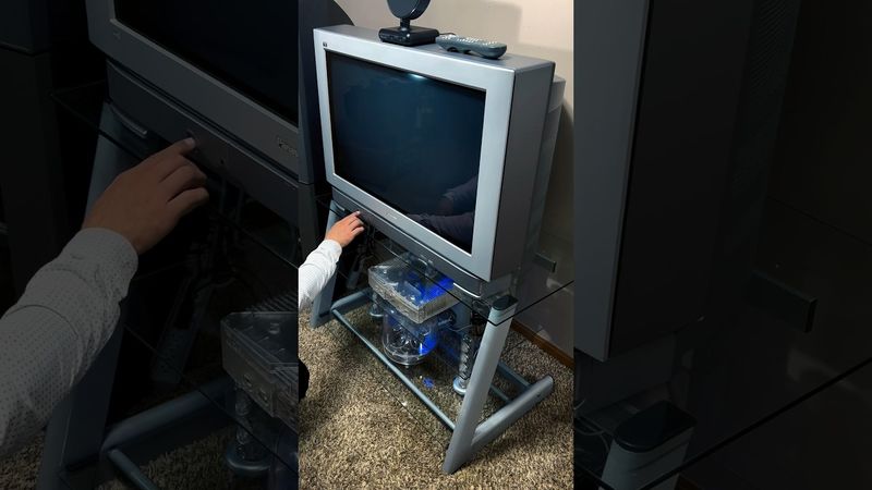 HD CRT powering up 👉⚡️