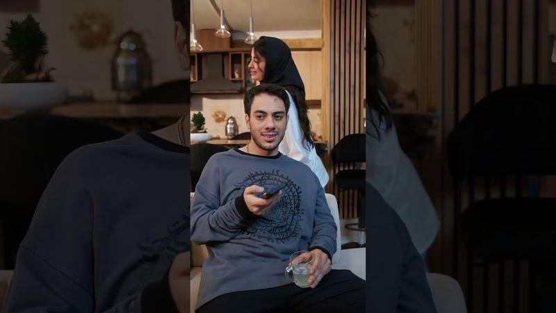 وقتی پارتنرت چشاش رنگیه 😂