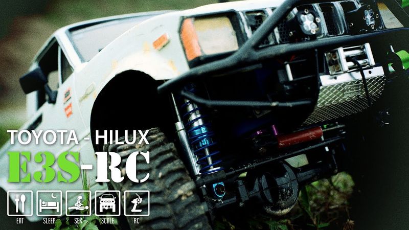E3S-RC Truck Scale - TOYOTA Hilux - RC4WD Trail Finder 2 - Crawling the river rocks #2