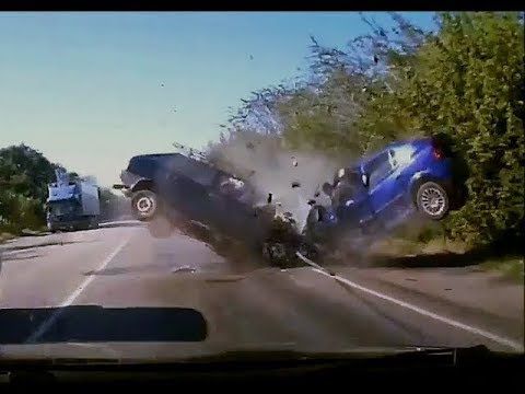 DashCam Russia - Crazy Drivers and Car Crashes