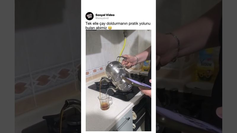 Tek elle çay doldurmanın pratik yolunu bulan abimiz 😁