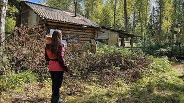 L'orso uscì per incontrarli. La piroga era allagata. Notte in un'altra capanna.