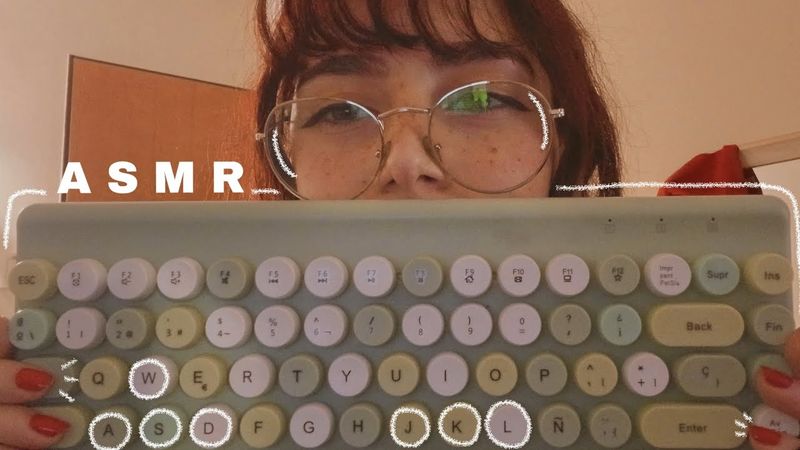 ¿Cansado? Mírame jugar en ASMR | mouth sounds, soft spoken, besitos, soniditos de teclados ִֶָ࣪ ☾.