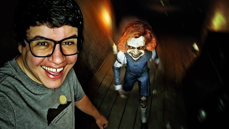 LÁ VEM O BONECO DO RUIM! - The Maid