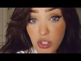 بنت تعطي نفسها حقنة 💉 حديد بس تقيلة اوي عليها وخدتها وهي واقفة أسد 💪🥰