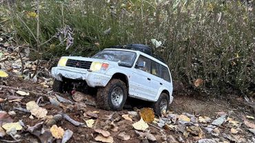 RC offroad truck Mitsubishi Pajero Adventure Element Enduro IFS #elementrc #elementenduro #rcoffroad