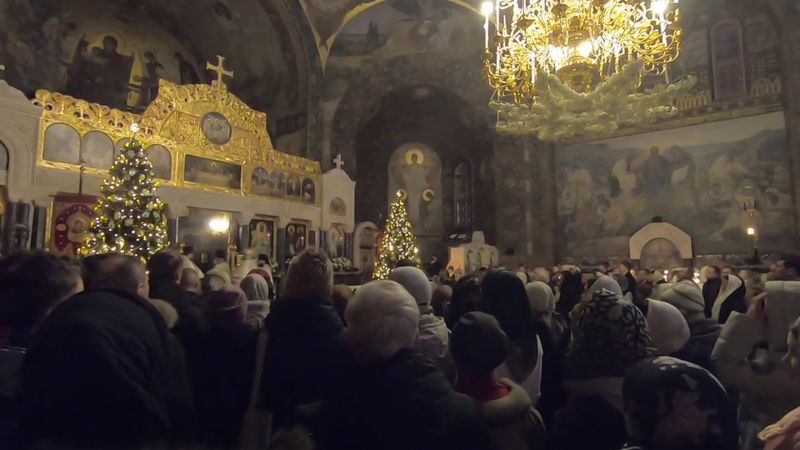 Киево-Печерская Лавра на Рождество. Праздничная служба в Трапезной церкви Киево-Печерской Лавры.