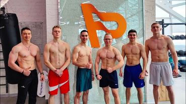 Новогодний жим гимнастов и заруба по стритлифтингу