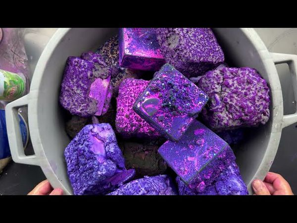 Bucket filled with purple pasted love🫶