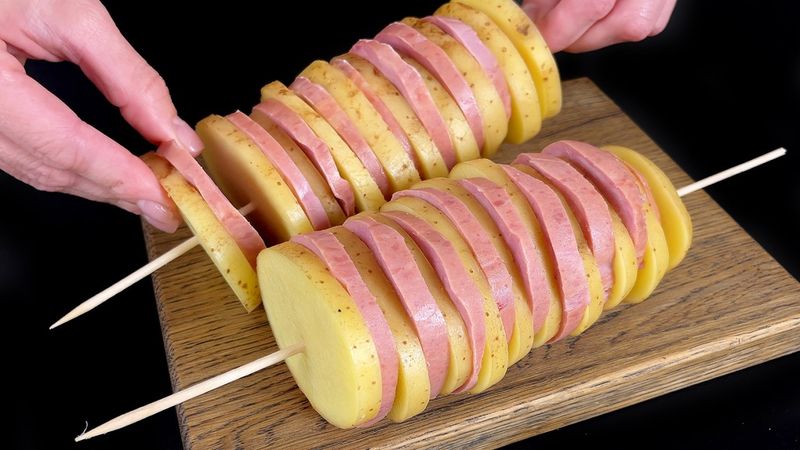 و نیازی به شیشلیک نیست! دستور پخت سیب‌زمینی در ۵ دقیقه! ترفند فوق‌العاده!