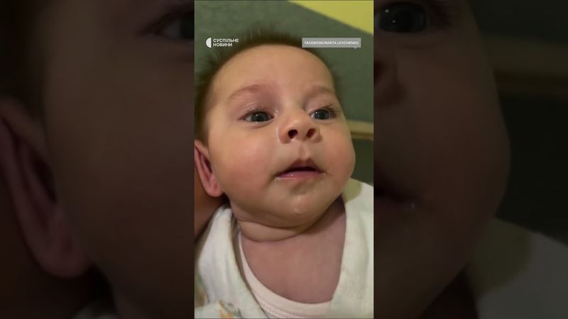 Медики переносять важкохворих діток в укриття