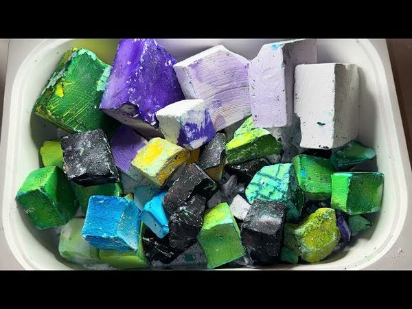 Leftovers 💜🖤💚💙🤍💛 + description #gymchalk 