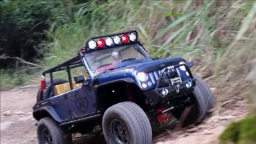 RC카 Traction Hobby Founder Jeep Forest Trail Adventure 2