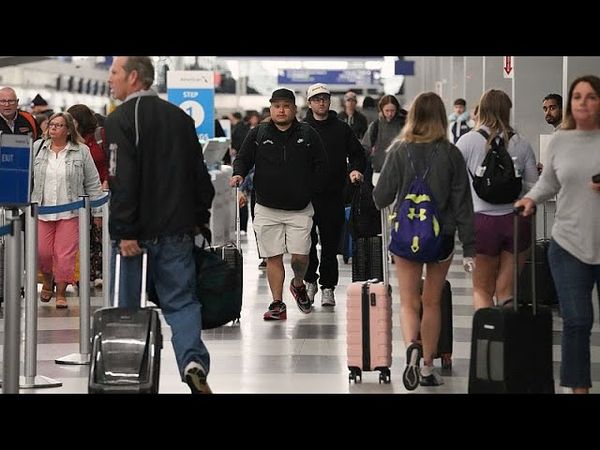 MEPs propose airline passengers in Europe should be allowed two pieces of free hand luggage