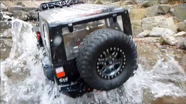 TRACTION HOBBY 1/8 Founder Jeep Valley Off-Road 3