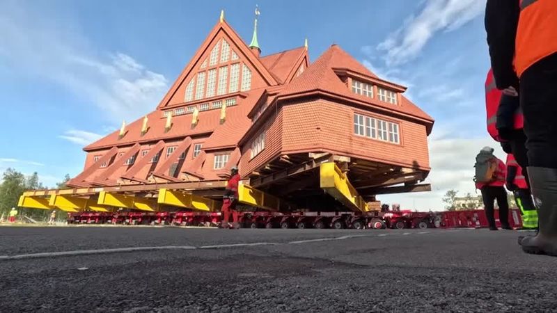 100-летняя церковь в Швеции отправилась в путешествие к новому месту