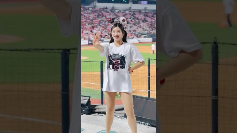 우리의 히어로 박경수 선수 고마웠어요😊#김정원 #김정원치어리더#ktwiz #kt위즈 #kt위즈치어리더