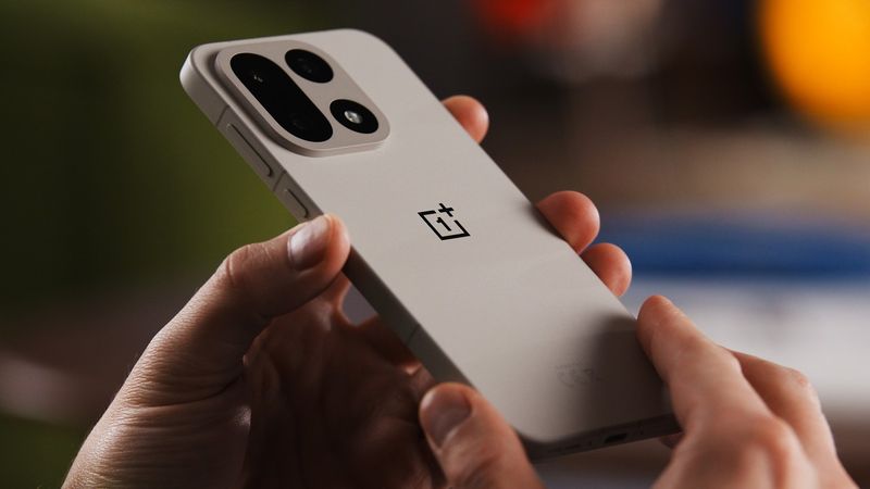 Обзор OnePlus 15 — ПУШКА. ПРОСТО ПУШКА!