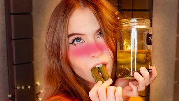 🥒АСМР ИТИНГ ОГУРЦОВ🥒 / 🥒ASMR PICKLE EATING🥒