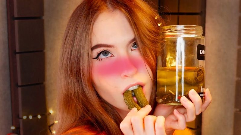 🥒АСМР ИТИНГ ОГУРЦОВ🥒 / 🥒ASMR PICKLE EATING🥒