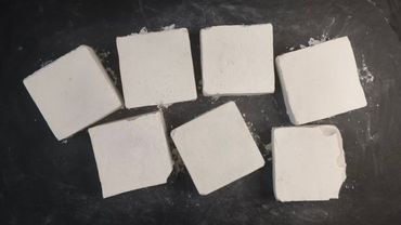 Soft and delicate powdery chalks