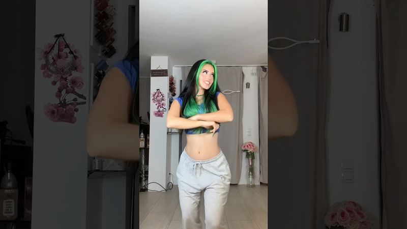 I like this dance more than the other one 😩💚 #dance