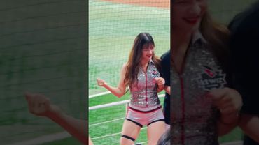 단장님 어깨빵🤣#김진아 #김진아치어리더#ktwiz #kt위즈 #kt위즈치어리더