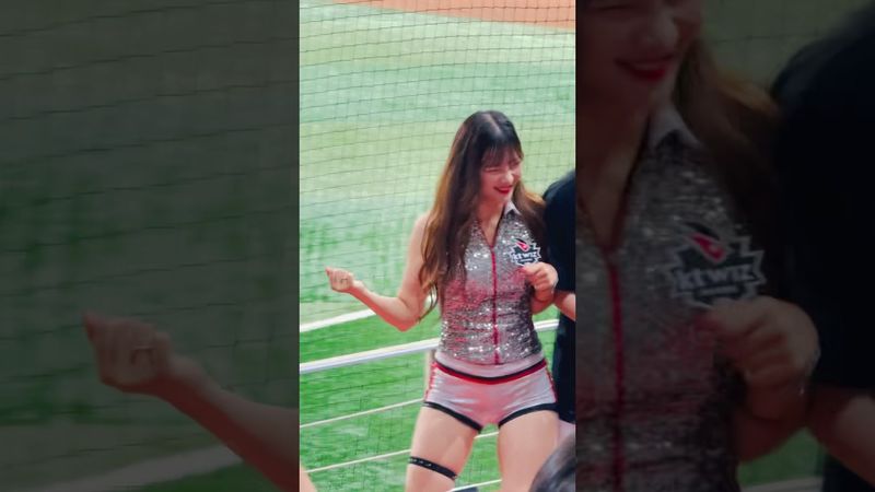 단장님 어깨빵🤣#김진아 #김진아치어리더#ktwiz #kt위즈 #kt위즈치어리더
