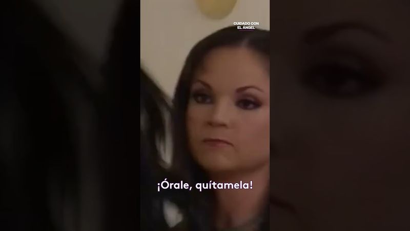 Marichuy y Estefanía pelean por una foto de Juan Miguel #CuidadoConElÁngel #Uninovelas