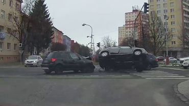 Idiots in Cars - Car Crashes and Fails Compilation 2021 December #3 - Dash Cam Videos