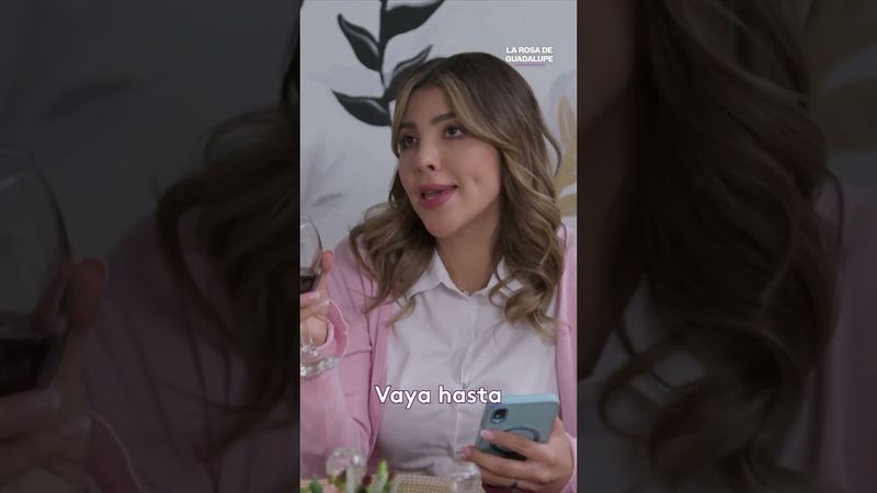 Melany es grabada dejando una cucaracha en su comida #LaRosaDeGuadalupe #Uninovelas