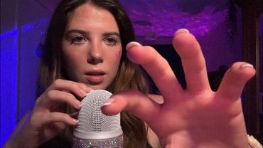 ASMR | SCRATCHING your FACE whilst saying SCRATCH *Different mic triggers*