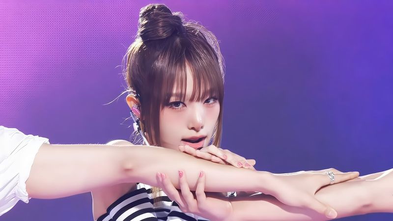 [4K AI Upscale] 250817 YENA(최예나) - 너만 아니면 돼 @ KNN SBS 인기가요 E1278