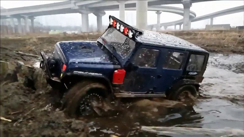 RC CAR TRAL TRACTION HOBBY 1/8 Founder Jeep Raining mud bash 2