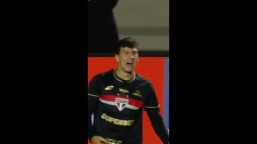 ¡Lindo gol de Gonzalo Tapia en el Brasileirao!