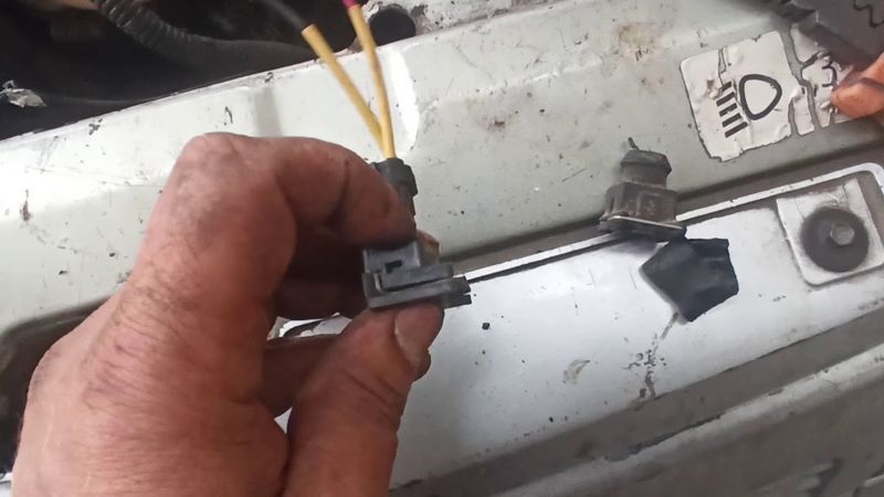 Ваз 2110,11,12 ошибка Р 0328 ( высокий уровень шума двигателя) датчик детонации новый