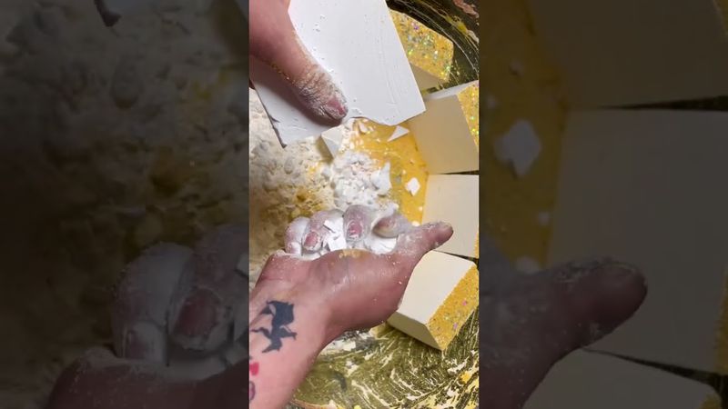 Sifted Powder on Circle of Freshies