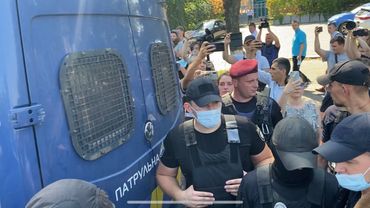 МАЙДАН. Полиция пакует в автозаки