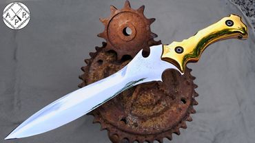 Forging a COMBAT KNIFE out of Rusted GEAR