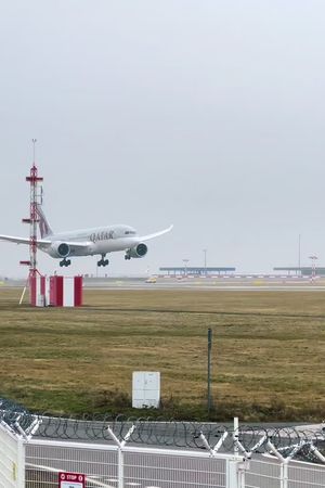 Hi, this is boeing 787-8 Dreamliner Qatar Airways A7-BDD, i hope you ...